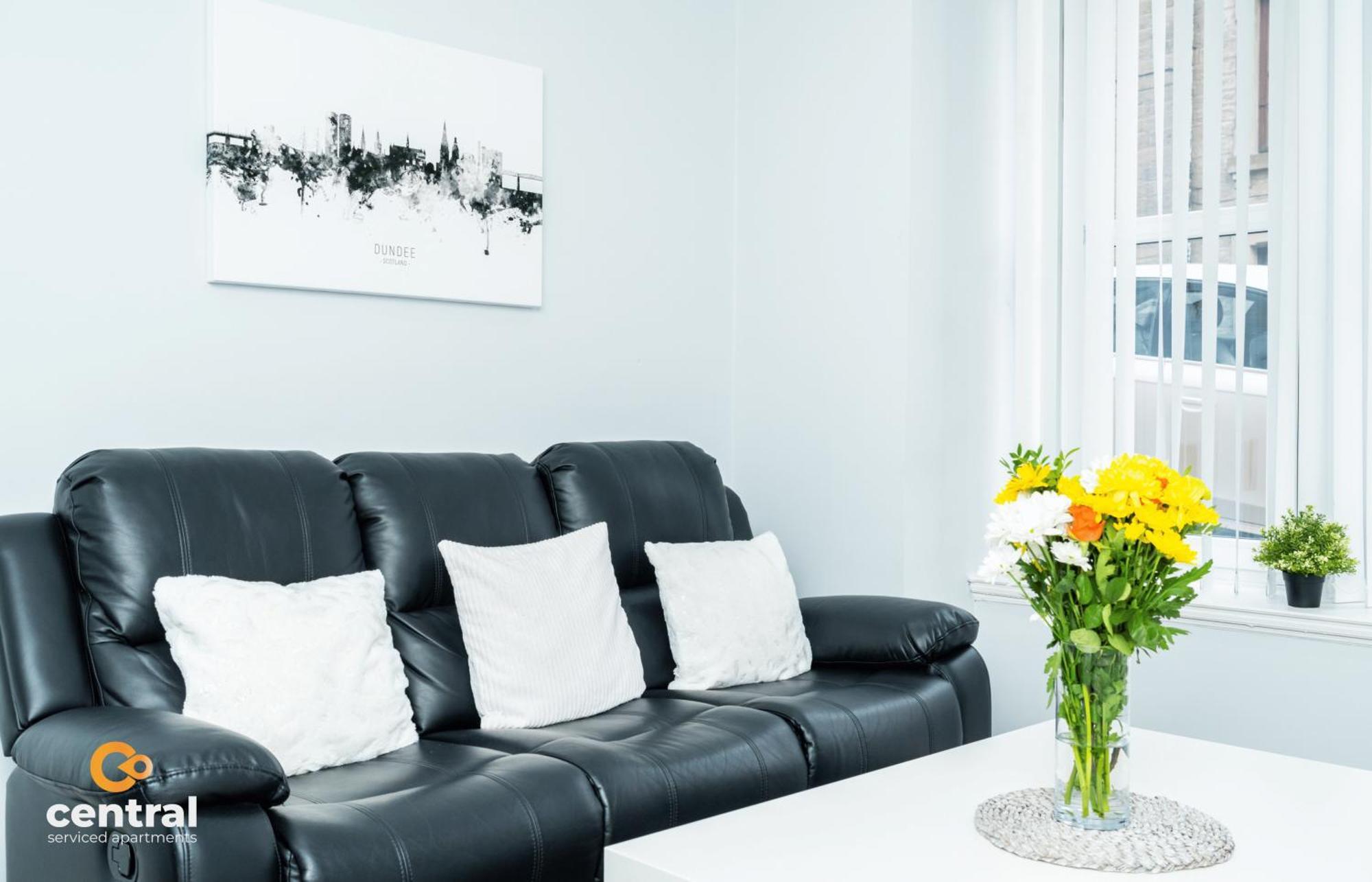 Central Serviced Apartments - 2 Bedroom - Ground Floor - Monthly & Weekly Bookings Welcome - Free Street Parking - 2 Double Beds - Wifi - Smart Tvs In Rooms - Fully Equipped - Heating 24-7 - Contractor & Short Stay Favourite Дънди Екстериор снимка